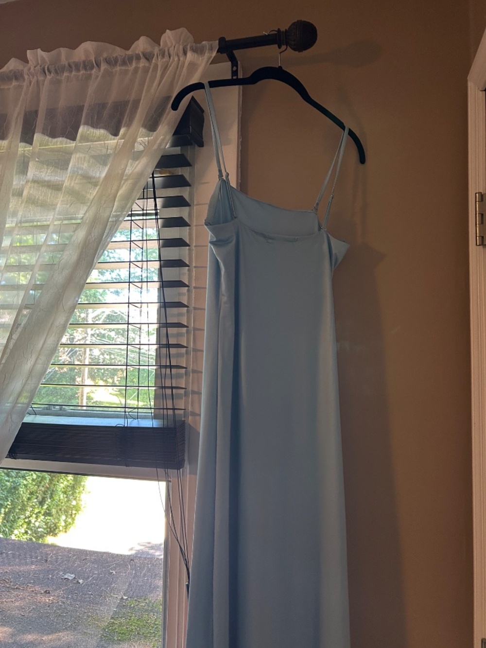 Dress - Picture 3 of 4